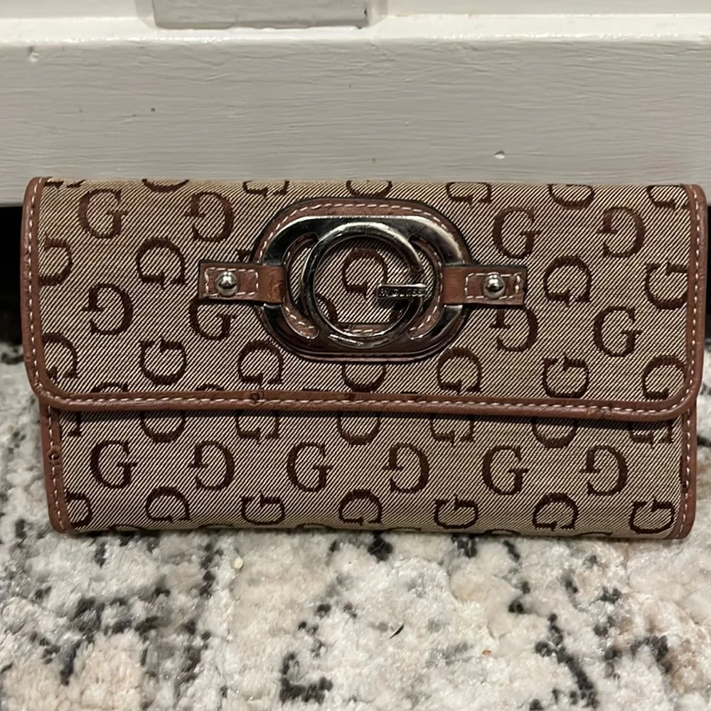 Guess wallet - Picture 1 of 4